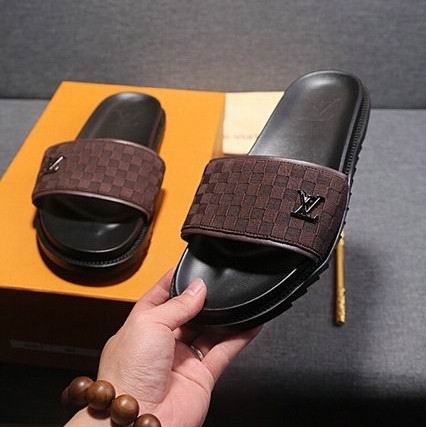 LV Slippers Men 012