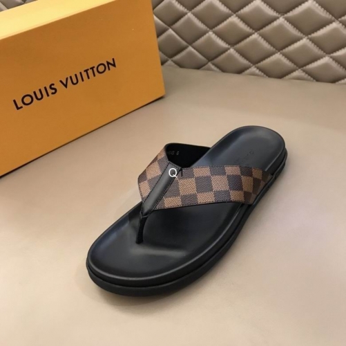 LV Slippers Men 461