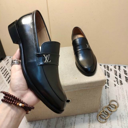 LV Leather Shoes Men 320