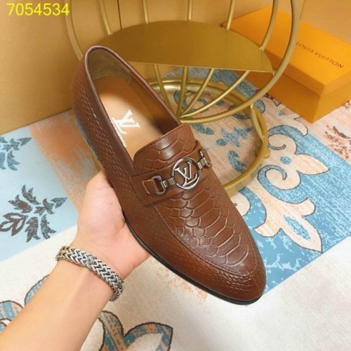 LV Leather Shoes Men 041