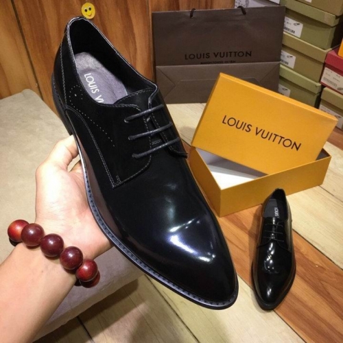 LV Leather Shoes Men 096