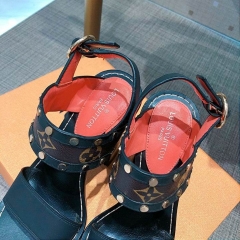 LV Slippers Women 037