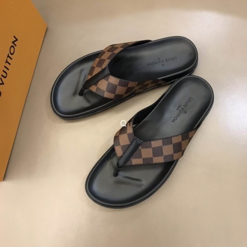 LV Slippers Men 460