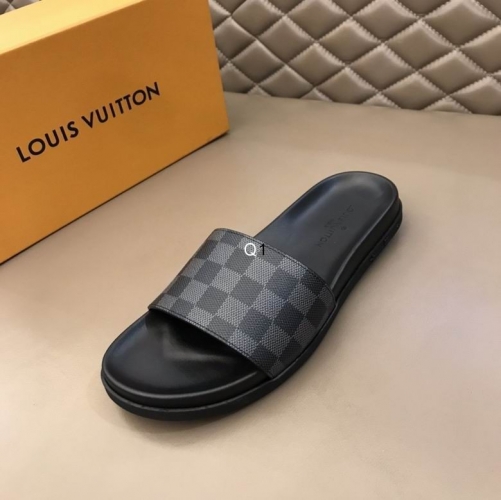 LV Slippers Men 463