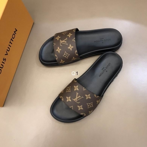 LV Slippers Men 476