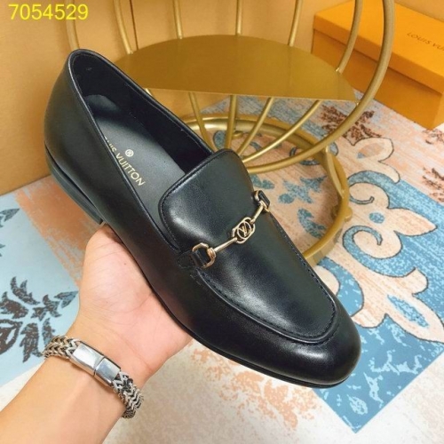 LV Leather Shoes Men 038