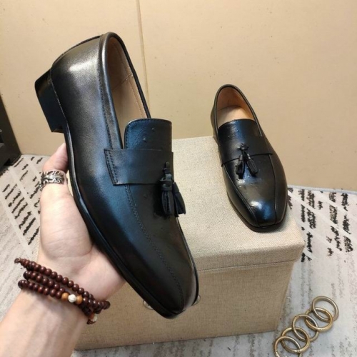 LV Leather Shoes Men 322