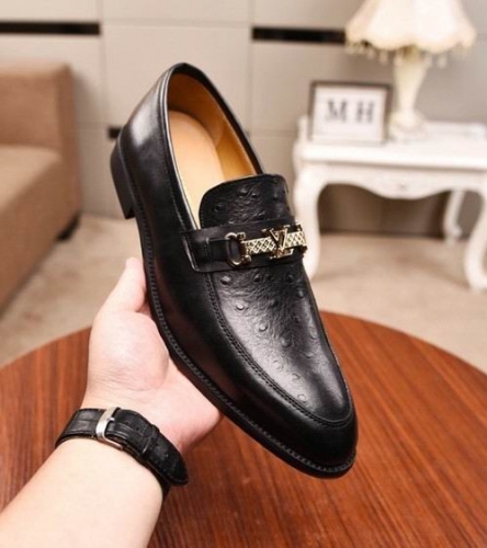 LV Leather Shoes Men 330