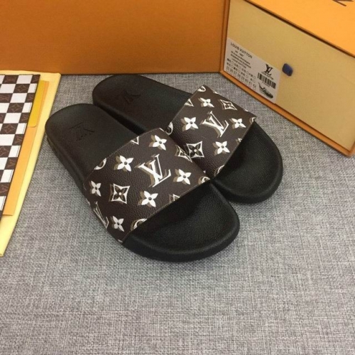 LV Slippers Men 017