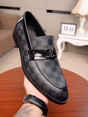 LV Leather Shoes Men 221