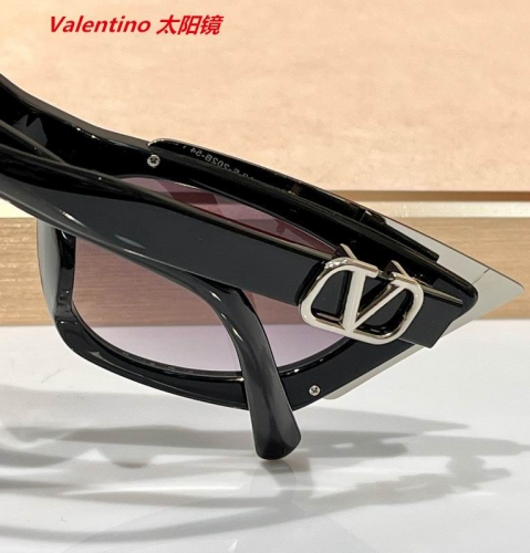 V.a.l.e.n.t.i.n.o. Sunglasses AAAA 4303