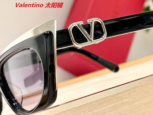 V.a.l.e.n.t.i.n.o. Sunglasses AAAA 4305