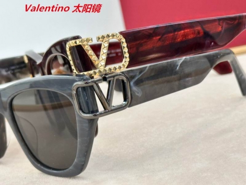 V.a.l.e.n.t.i.n.o. Sunglasses AAAA 4013