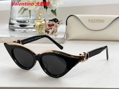 V.a.l.e.n.t.i.n.o. Sunglasses AAAA 4256