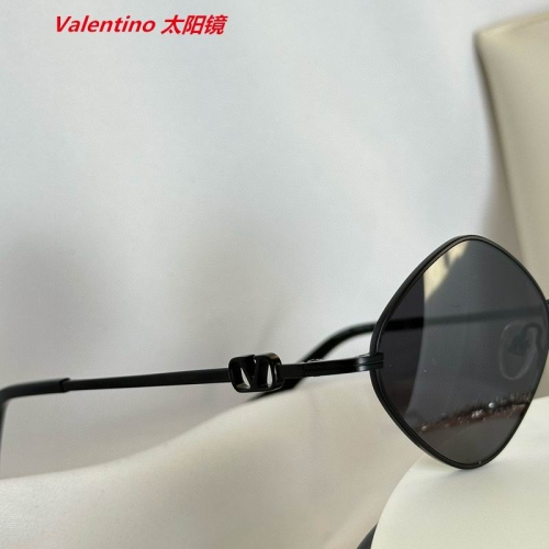 V.a.l.e.n.t.i.n.o. Sunglasses AAAA 4225