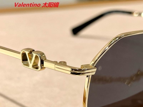 V.a.l.e.n.t.i.n.o. Sunglasses AAAA 4342