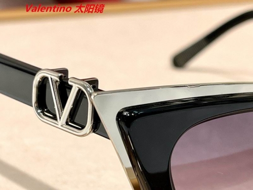 V.a.l.e.n.t.i.n.o. Sunglasses AAAA 4304