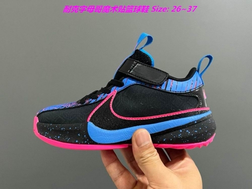 NIKE Freak 5 Kids Shoes 1008 Child