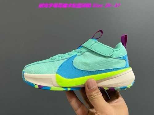 NIKE Freak 5 Kids Shoes 1004 Child