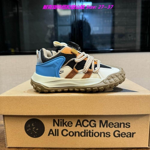 NIKE ACG Kids Shoes 1022 Child