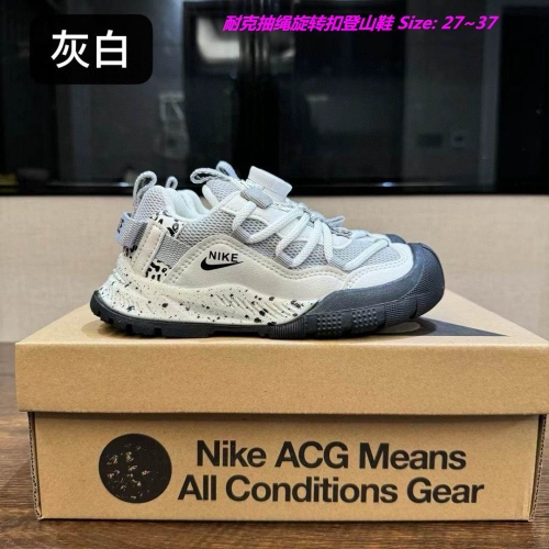 NIKE ACG Kids Shoes 1010 Child