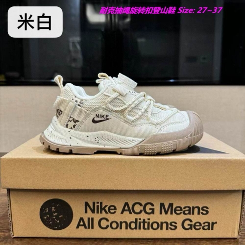 NIKE ACG Kids Shoes 1004 Child