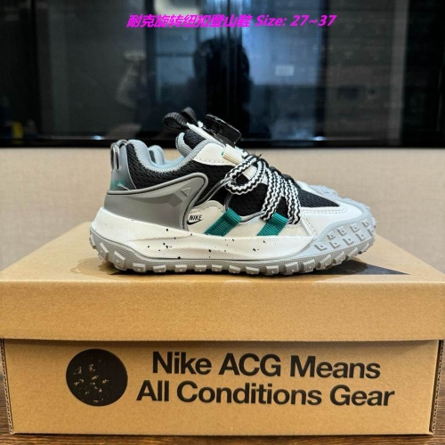 NIKE ACG Kids Shoes 1020 Child