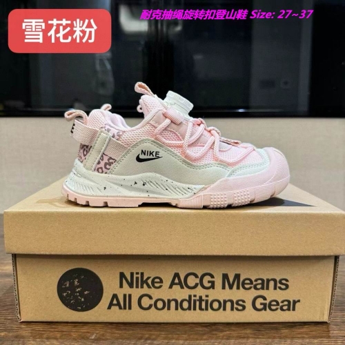 NIKE ACG Kids Shoes 1009 Child