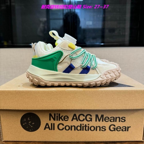 NIKE ACG Kids Shoes 1018 Child