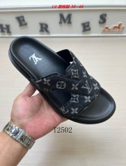 L...V... Slippers Men 1624