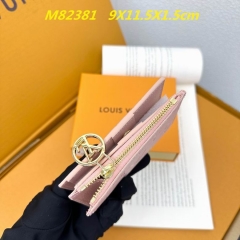 AAA--L...V... Wallets 4746