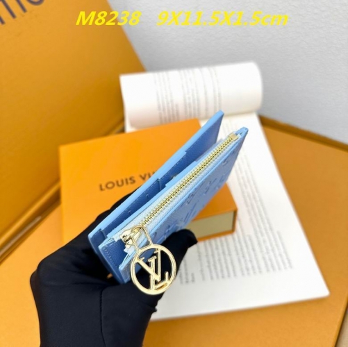 AAA--L...V... Wallets 4762