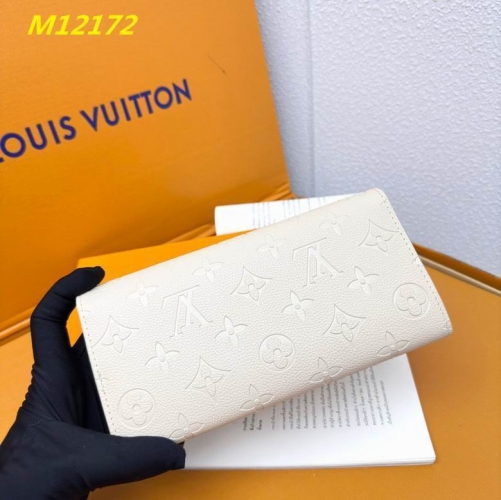 AAA--L...V... Wallets 4771