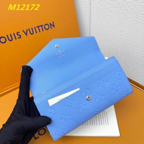 AAA--L...V... Wallets 4778