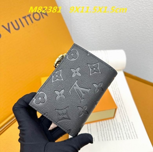 AAA--L...V... Wallets 4751