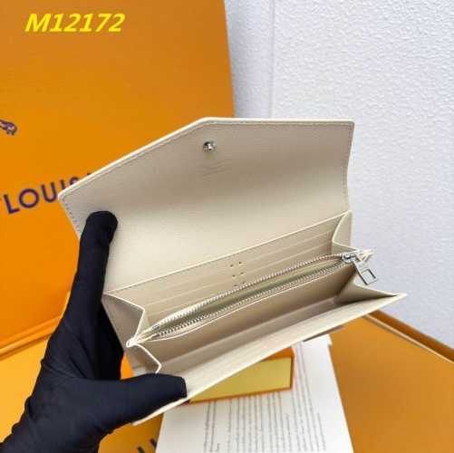 AAA--L...V... Wallets 4769