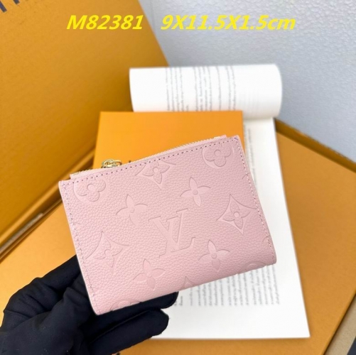 AAA--L...V... Wallets 4748