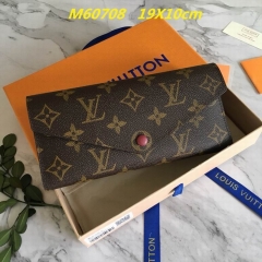 AAA--L...V... Wallets 1072
