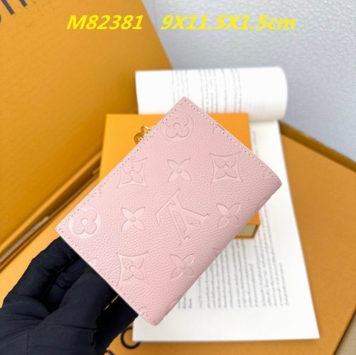 AAA--L...V... Wallets 4747