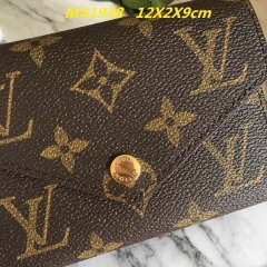 AAA--L...V... Wallets 1087