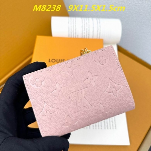 AAA--L...V... Wallets 4767