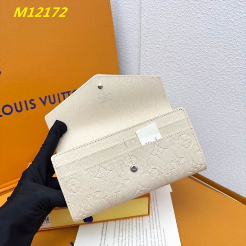 AAA--L...V... Wallets 4770