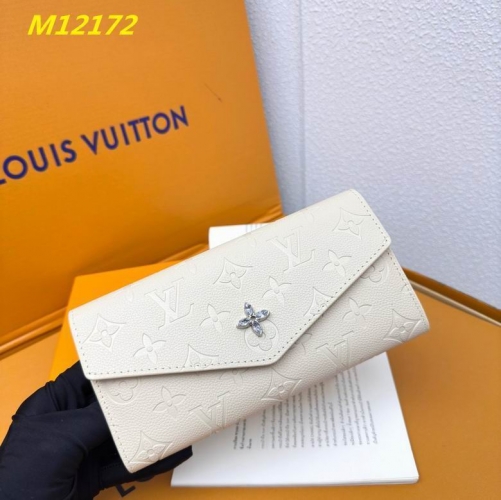 AAA--L...V... Wallets 4772