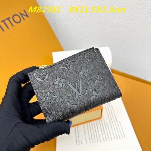 AAA--L...V... Wallets 4752