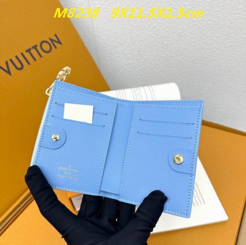 AAA--L...V... Wallets 4761