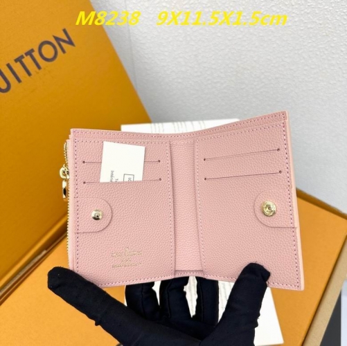 AAA--L...V... Wallets 4765