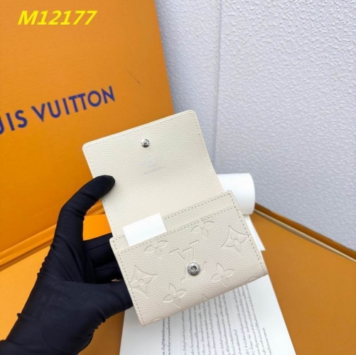 AAA--L...V... Wallets 4789