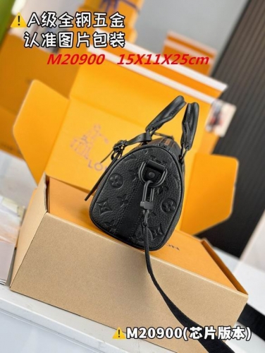 AAA--L...V... Travel bags 1762
