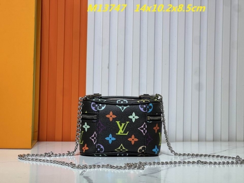 AAA--L...V... Makeup bag 1039