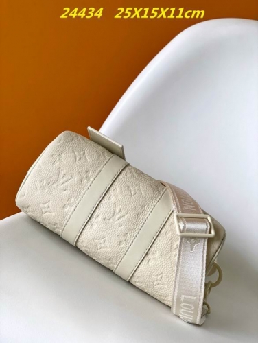 AAA--L...V... Travel bags 1748